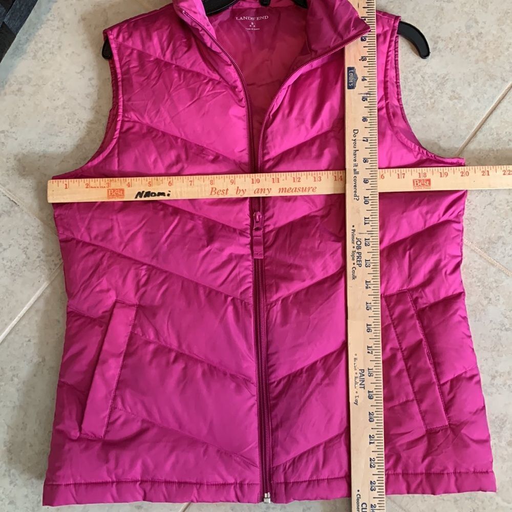 Lions and size small sleeveless pocketed vest.  NWOT & 80% down in 20% feathers - Picture 6 of 6